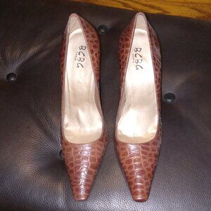 NWT BCBG Paris Brown Crocodile Leather Stiletto Stacked Heel Pumps Sz 8.5 Brazil
